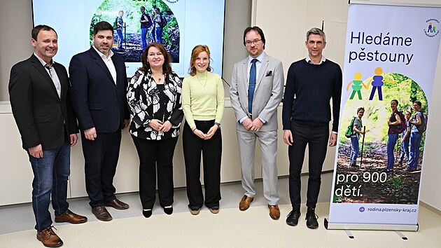 Plzesk kraj zeslil kampa zamenou na podporu nhradn rodinn pe. Clem je nejen zvit poet pstoun, ale tak rozit povdom veejnosti o tto problematice. Ambasadorkou kampan se stala prvn ena v ele Univerzity Karlovy v Praze Milena Krlkov (vlevo).