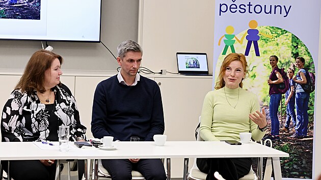 Plzesk kraj zeslil kampa zamenou na podporu nhradn rodinn pe. Clem je nejen zvit poet pstoun, ale tak rozit povdom veejnosti o tto problematice. Ambasadorkou kampan se stala prvn ena v ele Univerzity Karlovy v Praze Milena Krlkov (vlevo).