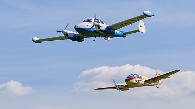 Pelet historickch stroj Aero Ae-145 a Let L-200 Morava. (26. dubna 2025)