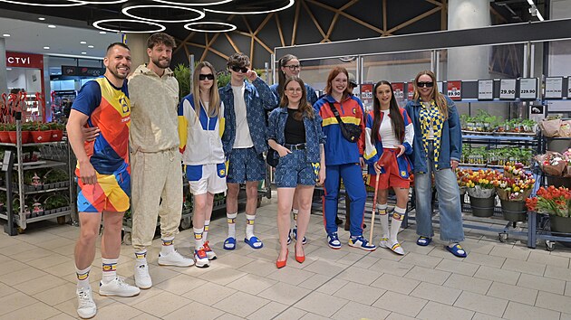 Lidl p�evedl v jedn� ze sv�ch pra�sk�ch prodejen svou �erveno modrou kolekci