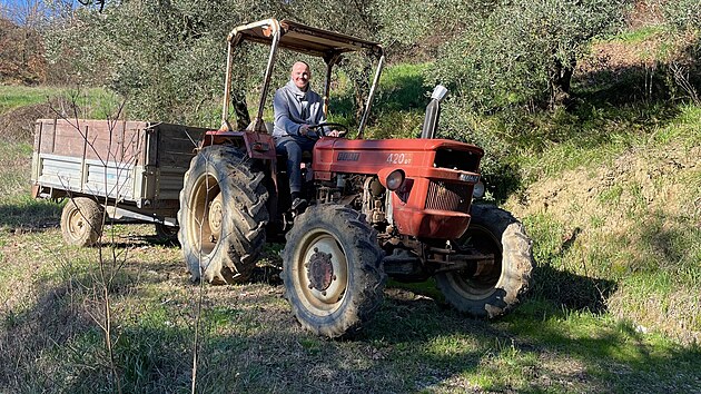 Michal, jak poprv� ��d� traktor t��v�lcov� Fiat, 42 kon� a dnes u� nejobl�ben�j�� pomocn�k. 