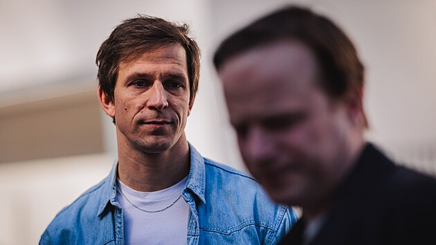 Igor Orozovič a Kryštof Hádek v seriálu Monyová (2026)