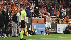 Ond�ej Lingr slaví sv�j první gól za Houston.