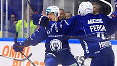 Arttu Ilomäki (vlevo) a Radim Ferda kií radostí po gólu Brna.
