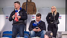 Vedení fotbalist Lín (uprosted majitel Igor Fait) se snaila brát debakl v...
