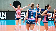 Prost�jovské volejbalistky slaví ve finále s Olomoucí.