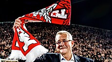 Jaroslav Tvrdík ze Slavie slaví zisk mistrovského titulu.