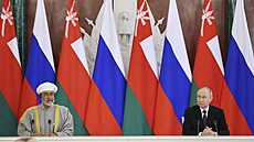 Ruský prezident Vladimir Putin a ománský sultán Hajsám bin Tárik v Kremlu (22....