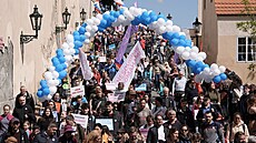 V Praze se koná happening Hnutí pro �ivot, odp�rci potrat� pochodují p�es...