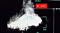 Hasiči od dnešního večera zasahují u požáru skládky volně uložených plastů u...
