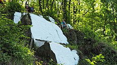 Bílý kámen je pravideln� natíraný skalní výchoz bývalého lomu s výhledem na...