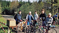 Start Bílý kámen 2002 na parkovi�ti U Zeleného k�í�e