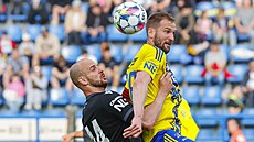 Zlínský útoník Tomá Poznar v druholigovém utkání proti ostravskému béku.