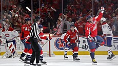 Alexandr Ove�kin slaví vít�zný gól v prvním utkání play off proti Montrealu.