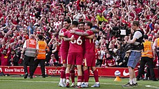 Radost liverpoolských fotbalist� po gólu v utkání s Tottenhamem.