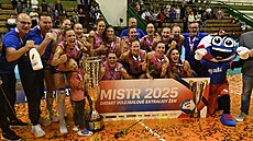 Volejbalistky Prost�jova slaví vít�zství v extralize.