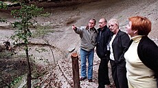 Americký prezident George W. Bush provádí ruského prezidenta Vladimira Putina...