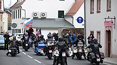 Proruský motorká�ský klub No�ní vlci se v saském Torgau zú�astnil p�ipomínkové...