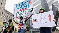 Demonstrace na podporu Luigiho Mangionea, který je podez�elý z vra�dy �éfa...