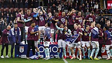 ZPÁTKY V PREMIER LEAGUE. Fotbalisté Burnley se po roce ve druhé lize vracejí...