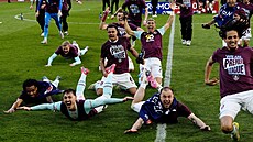 ZPÁTKY V PREMIER LEAGUE. Fotbalisté Burnley se po roce ve druhé lize vracejí...