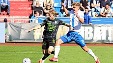 Tomá� Zlatohlávek (vpravo) p�ichází do Teplic z Baníku Ostrava