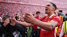Trent Alexander-Arnold se raduje, Liverpool se stal vít�zem Anglické ligy.