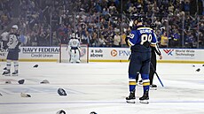 Pavel Bu�n�vi� a jeho odm�na za hattrick.