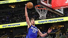 Franz Wagner sme�uje v zápase proti Bostonu.