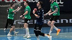 Karviná slaví výhru, smutní Jaroslav Trkovský.