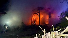 Gará� s karavanem za�ala ho�et v noci na ned�li.