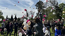 Poslední rozlou�ení se zesnulými v re�ii Poh�ebních pr�vodc�.