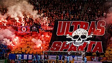 Choreo sparanských fanouk bhem semifinále Mol Cupu.