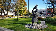 Socha Danuty Danielsson v obci Alings&#229;s. Pvodní sochu, která byla...