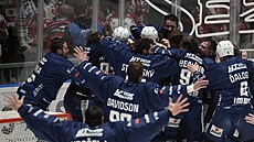 Hokejisté Komety Brno se radují z extraligového titulu, v sedmém zápase zdolali...