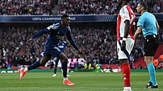 Ousmane Dembélé z PSG se raduje z gólu proti Arsenalu v semifinále Ligy mistr.