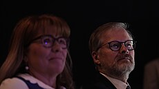 Poslankyn� Renáta Zají�ková a premiér Petr Fiala (oba ODS) na konferenci...