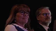 Poslankyn� Renáta Zají�ková a premiér Petr Fiala (oba ODS) na konferenci...