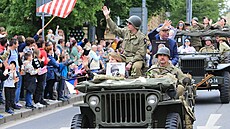 Kolona vojenské historické techniky Convoy of Liberty s o�ekávaným po�tem 350...
