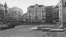 Takhle to na rohu Národní a Spálené vypadalo n�kdy mezi lety 1972 a 1975.
