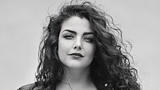 Dirigentka Michaela Rózsa R��i�ková z hradecké Filharmonie