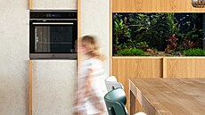 P�i svém návrhu interiéru mysleli architekti zejména na rodinu, která bude d�m...