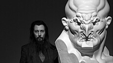 Marek �kubal a Prométheus, patinovaná sádra, 134 x 50 x 58 cm, 2023_2024.