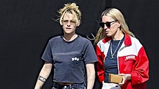 Kristen Stewartová a Dylan Meyerová (Los Angeles, únor 2024)