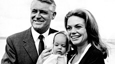 Cary Grant s manelkou Dyan Cannonovou a jejich dcerou Jennifer (15. ervence...