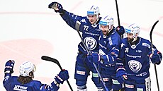 Hokejisté Komety Brno slaví dalí gól v pátém finále s Pardubicemi.