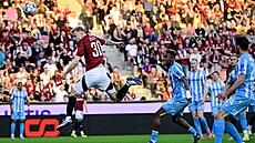 Spar�anský obránce Jaroslav Zelený st�ílí gól do sít� Plzn� v pohárovém...