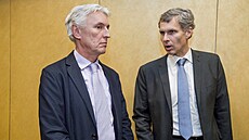 Pedseda eského olympijského výboru Jií Kejval (vpravo) a jeho místopedseda...