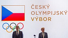 P�edseda �eského olympijského výboru Ji�í Kejval (vlevo) a jeho místop�edseda...