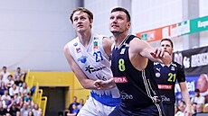 Filip Petru�ela (vlevo) z Olomoucka a Jan �vandrlík z Opavy bojují na doskoku.